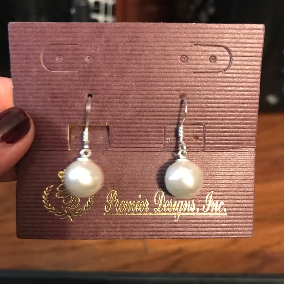 Pearl dangle earrings - Picture 2 of 2
